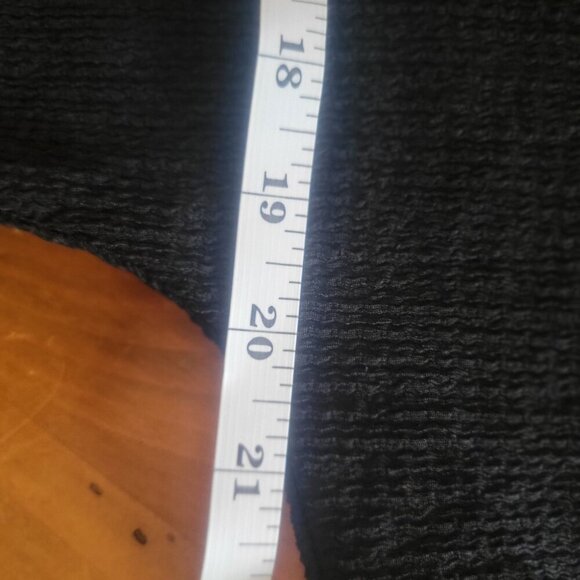 ZARA Black Short Sleeve Textured Fabric, V-Neck Cinch Loop Front Tie - Size M - Picture 13 of 13